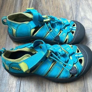 Kids keen shoes